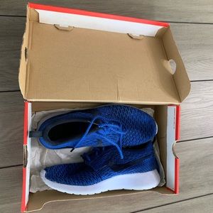 Women’s Nike Roshe Flyknit